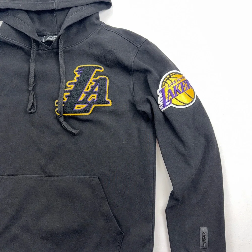 Pro Standard Los Angeles Lakers Chenille Patch Pullover Hoodie Size M Black NBA - Picture 4 of 8